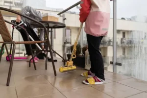 تنظيف السطح