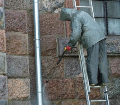 تنظيف واجهات حجر